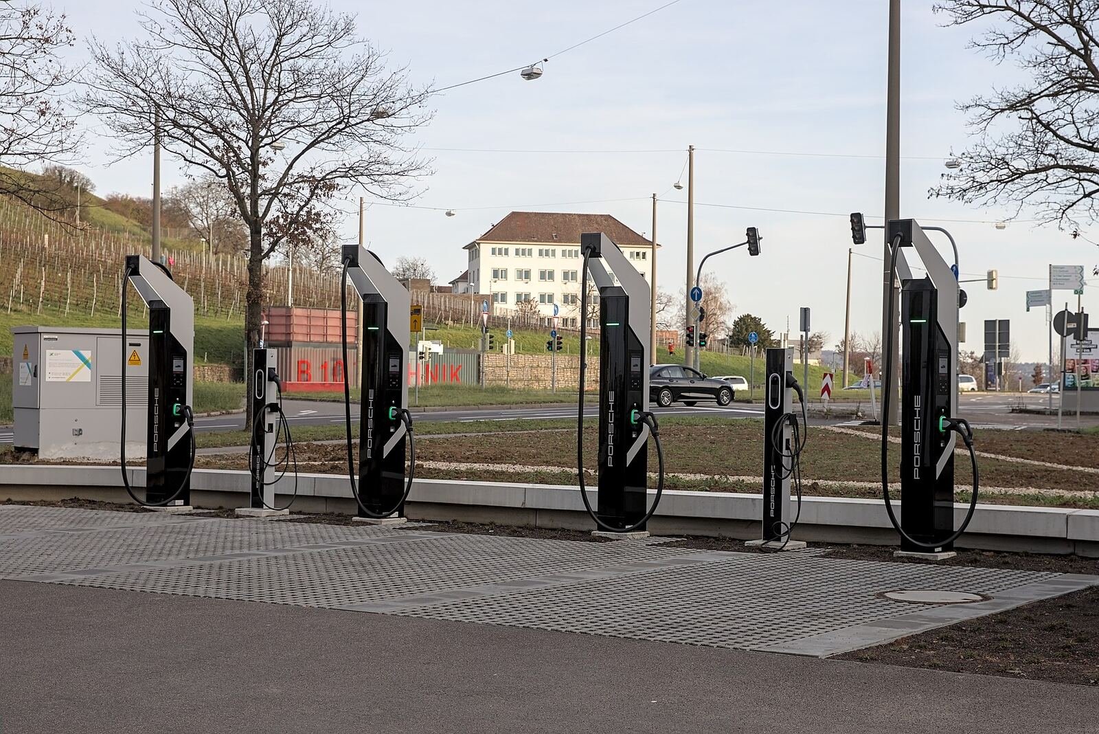 Elektromobillər üçün şarj stansiyaları